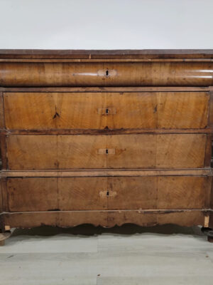 Comò cappuccino in noce