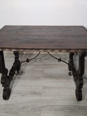 Tavolo Fratino di modeste dimensioni