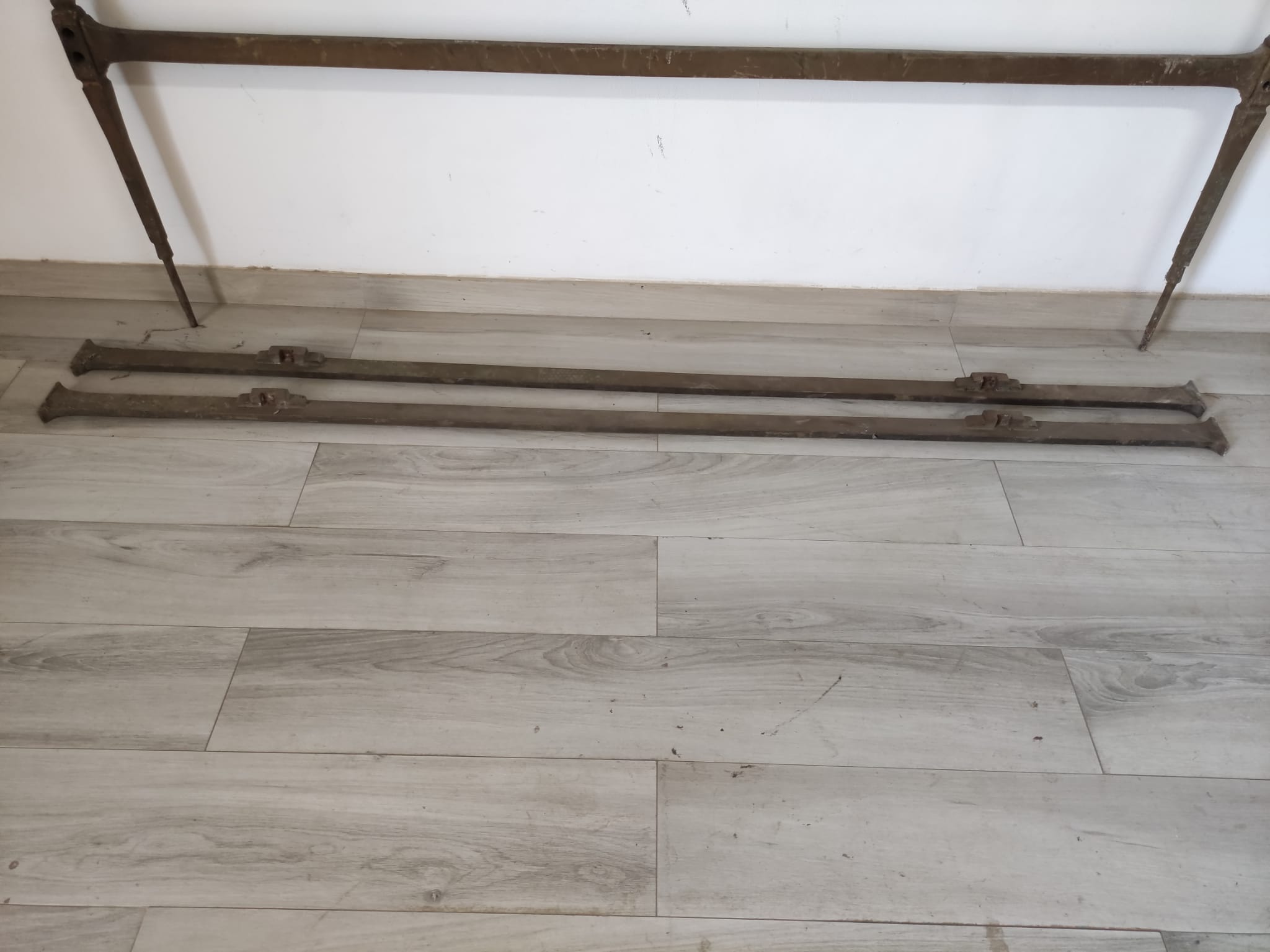 Imposing Double Bed - Image 10