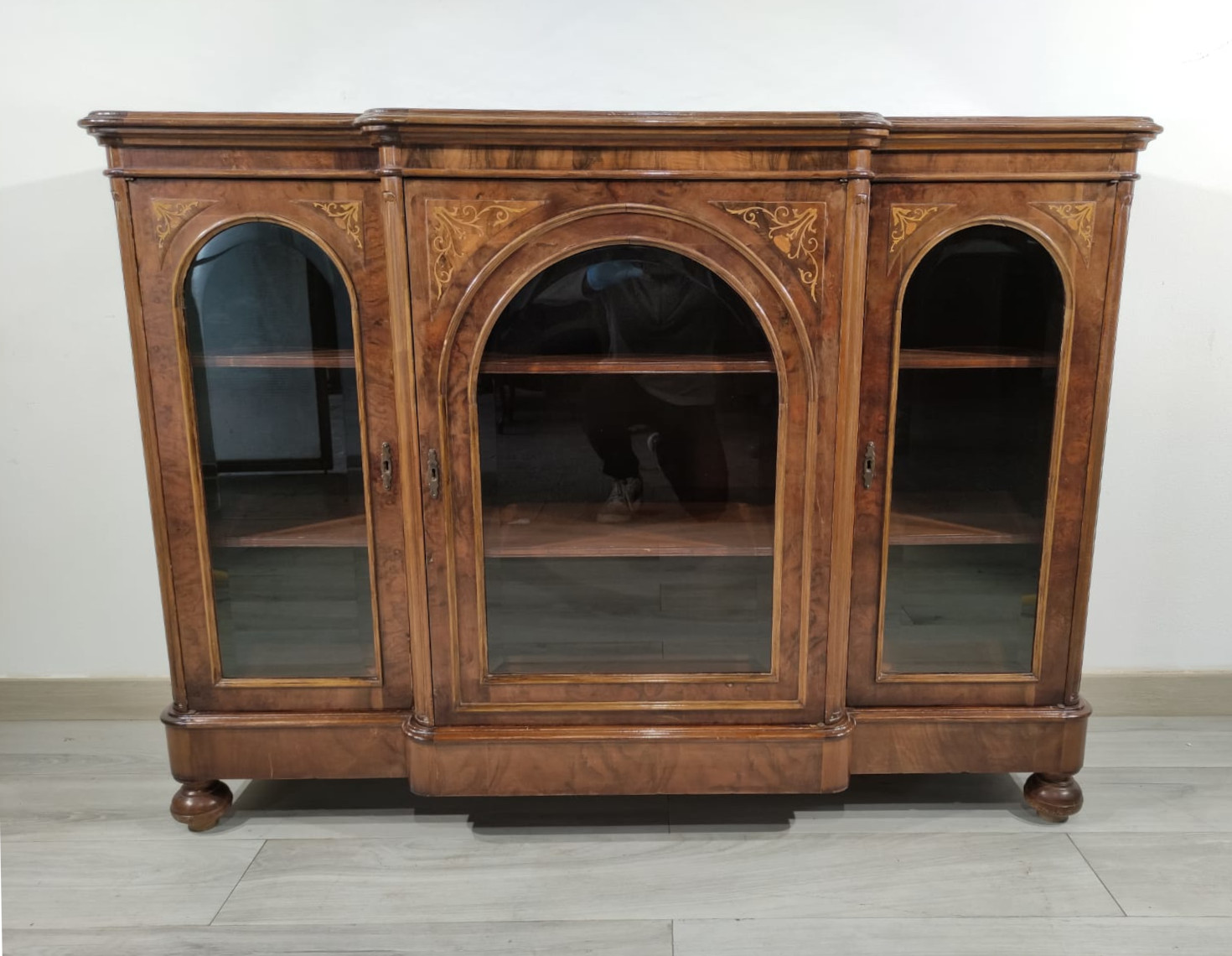 Servante francese in piuma di noce