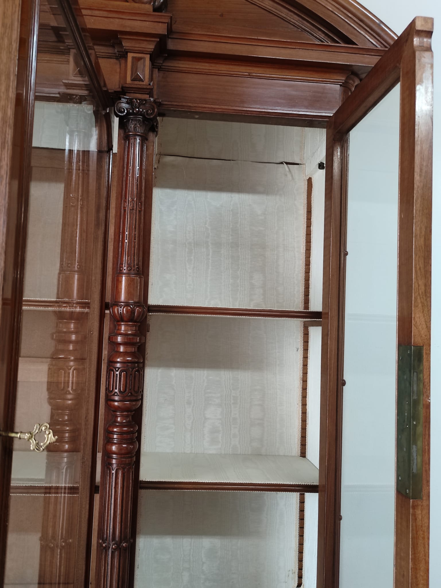 Libreria in massello di noce - immagine 12