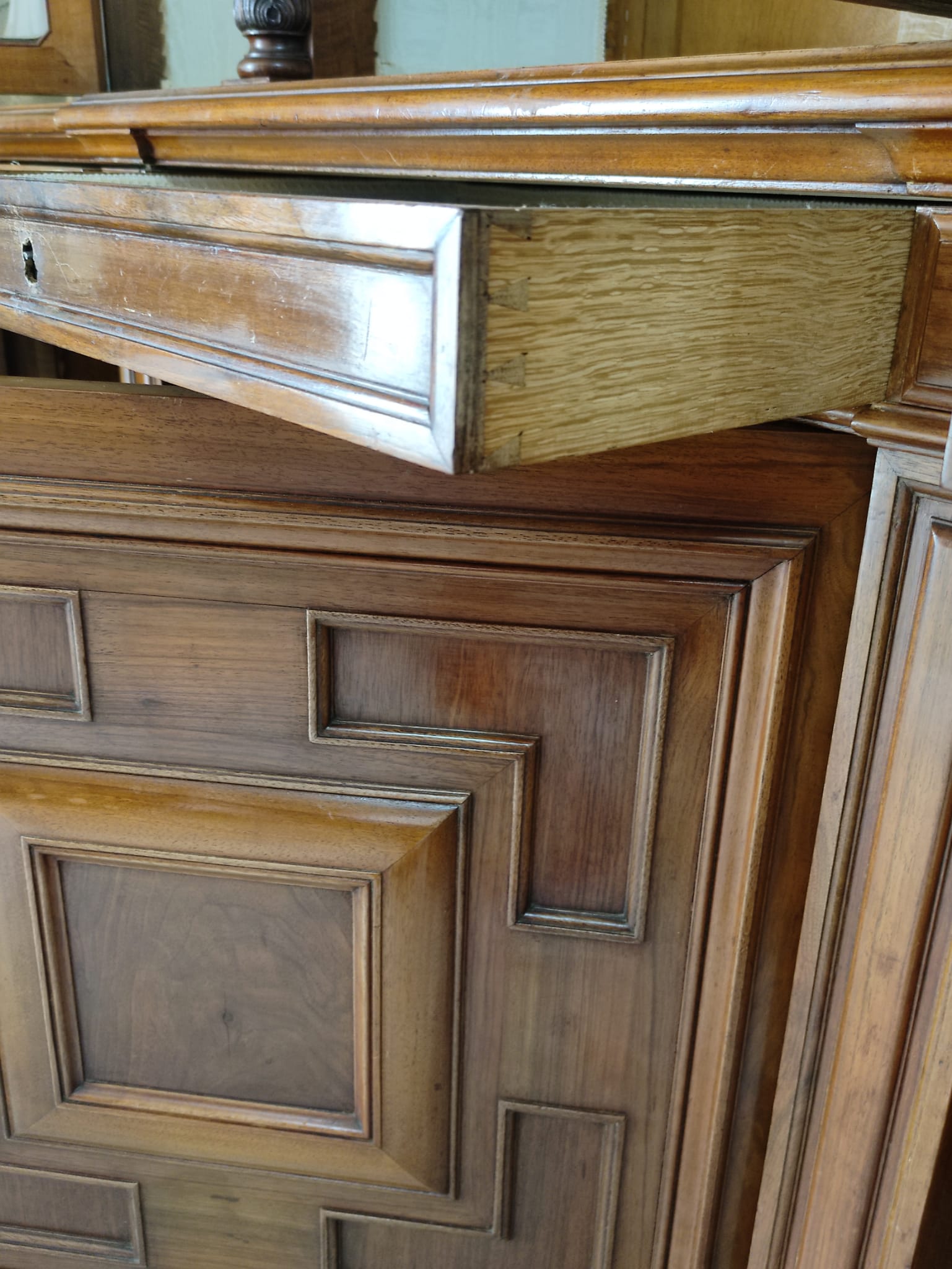 Libreria in massello di noce - immagine 14