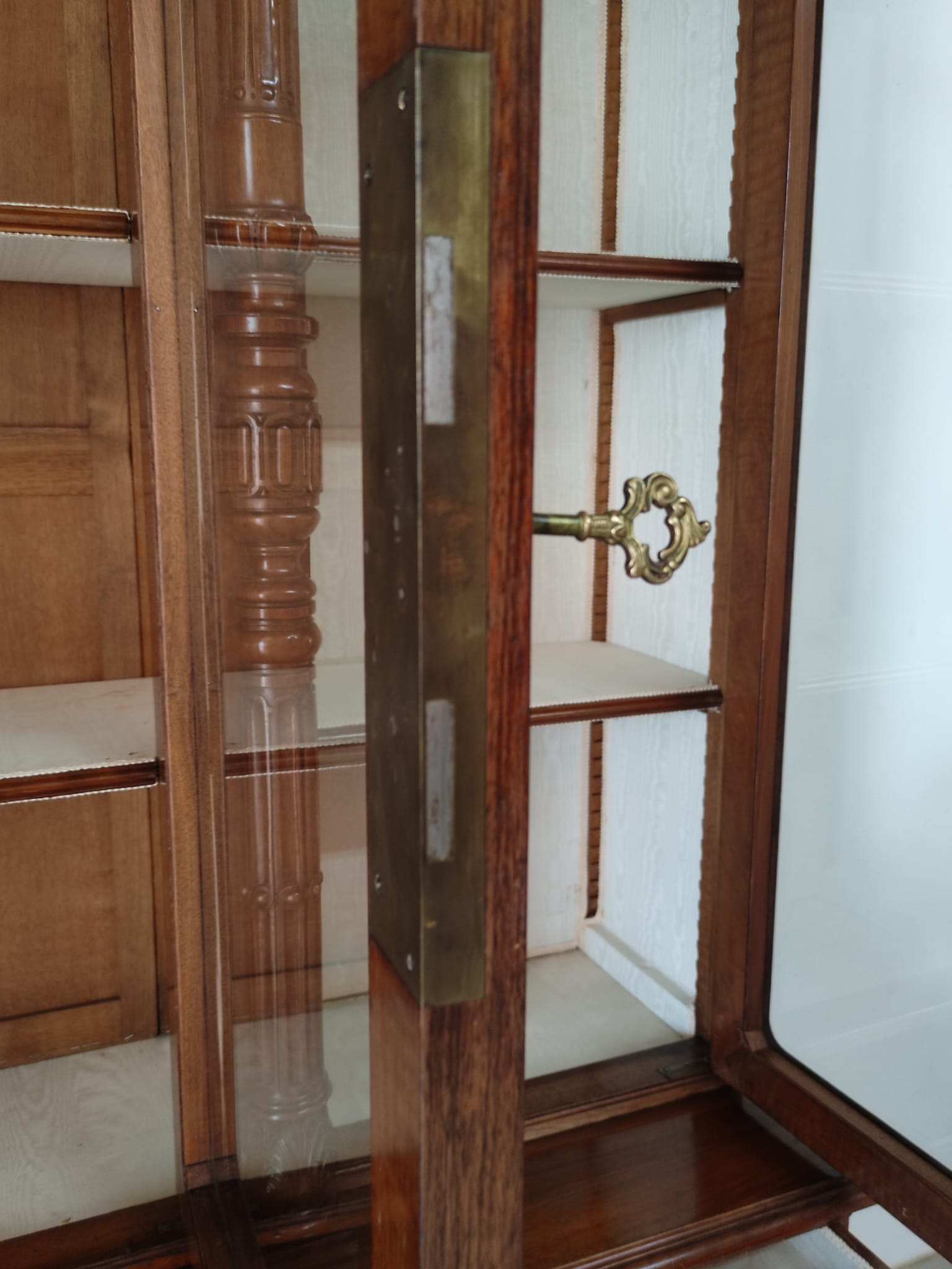 Libreria in massello di noce - immagine 15