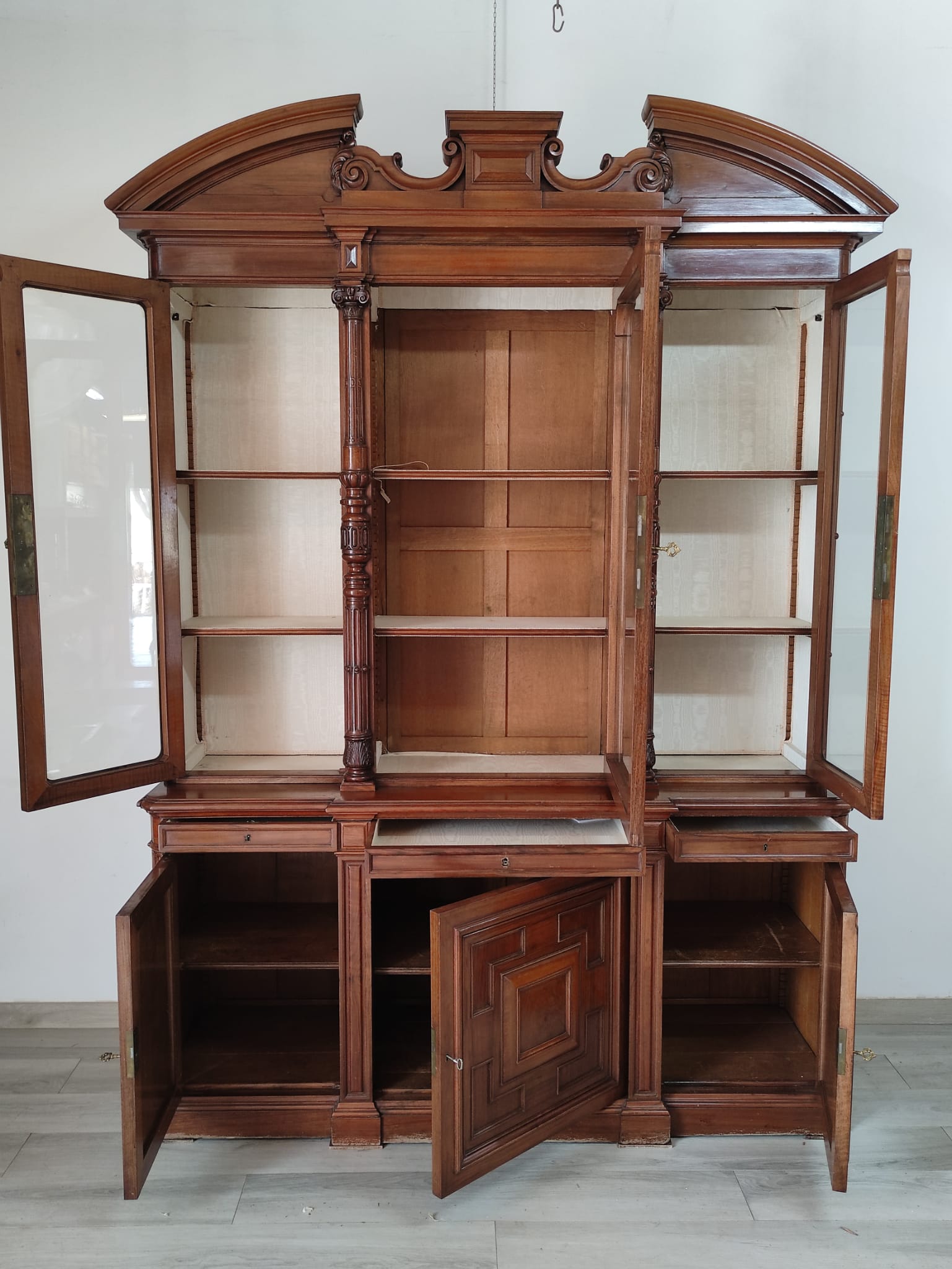 Libreria in massello di noce - immagine 16