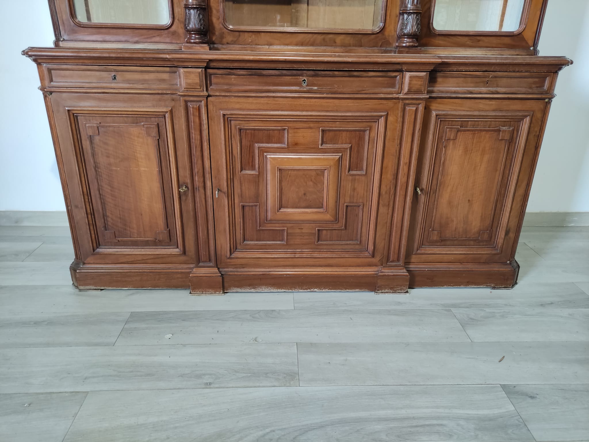 Libreria in massello di noce - immagine 4