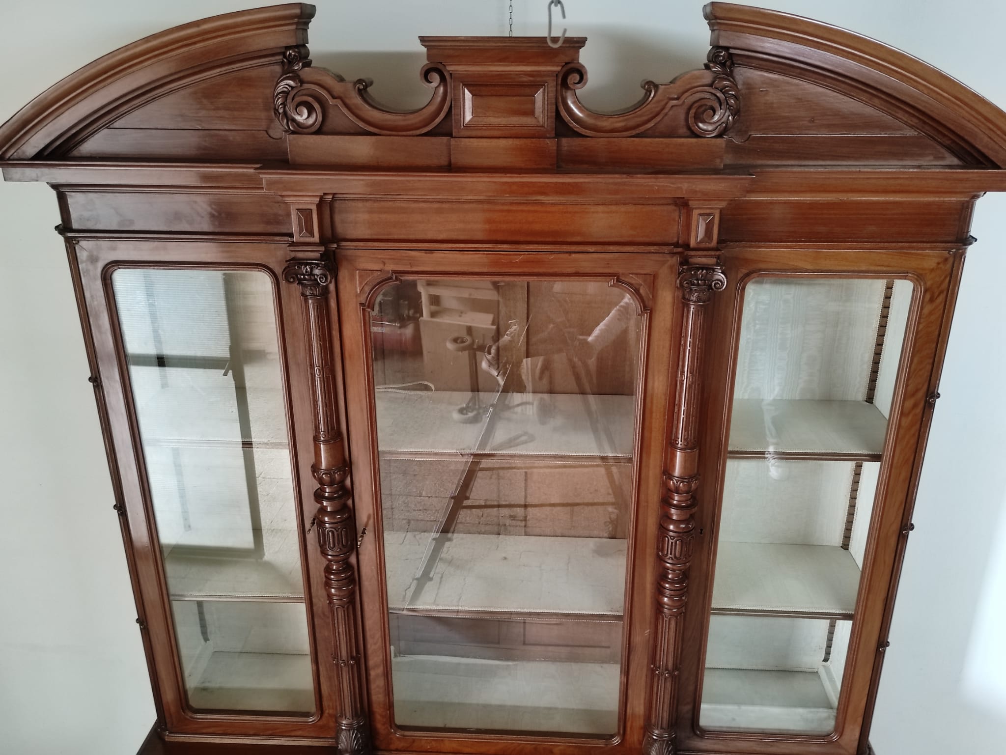 Libreria in massello di noce - immagine 8