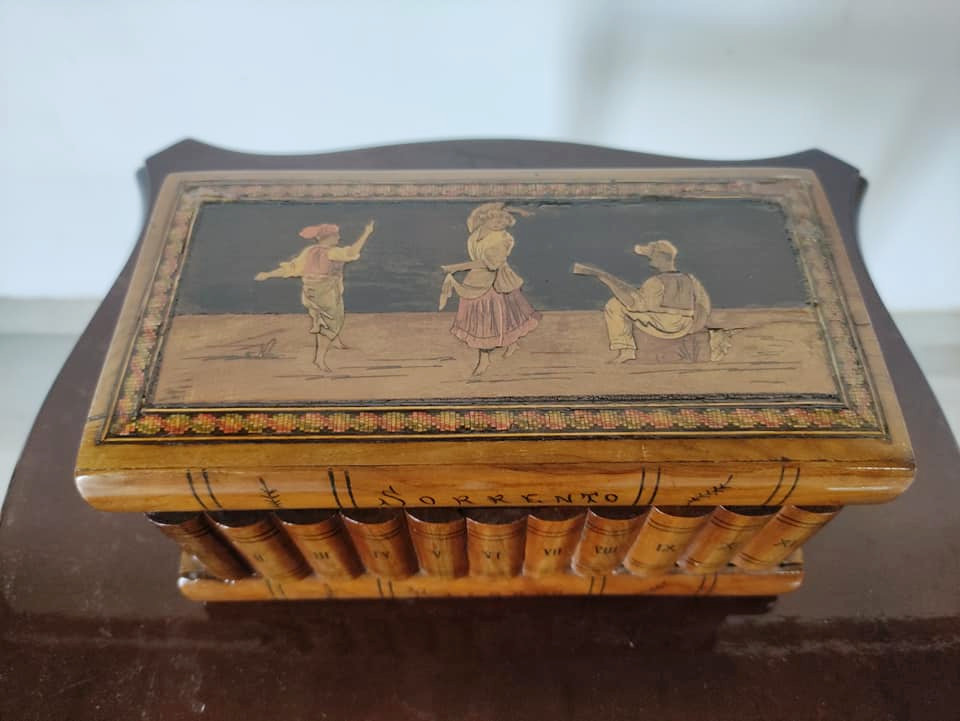 Portagioie sorrentino in noce - immagine 3