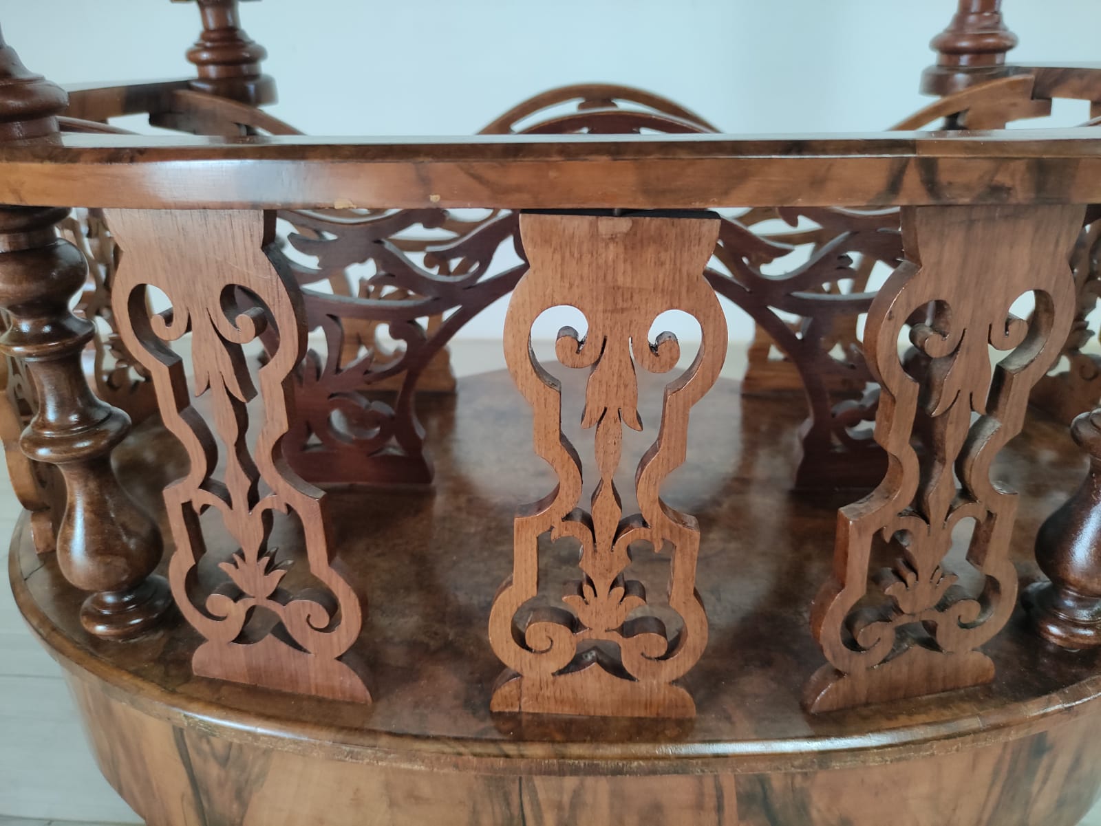 Tavolino vittoriano - immagine 5