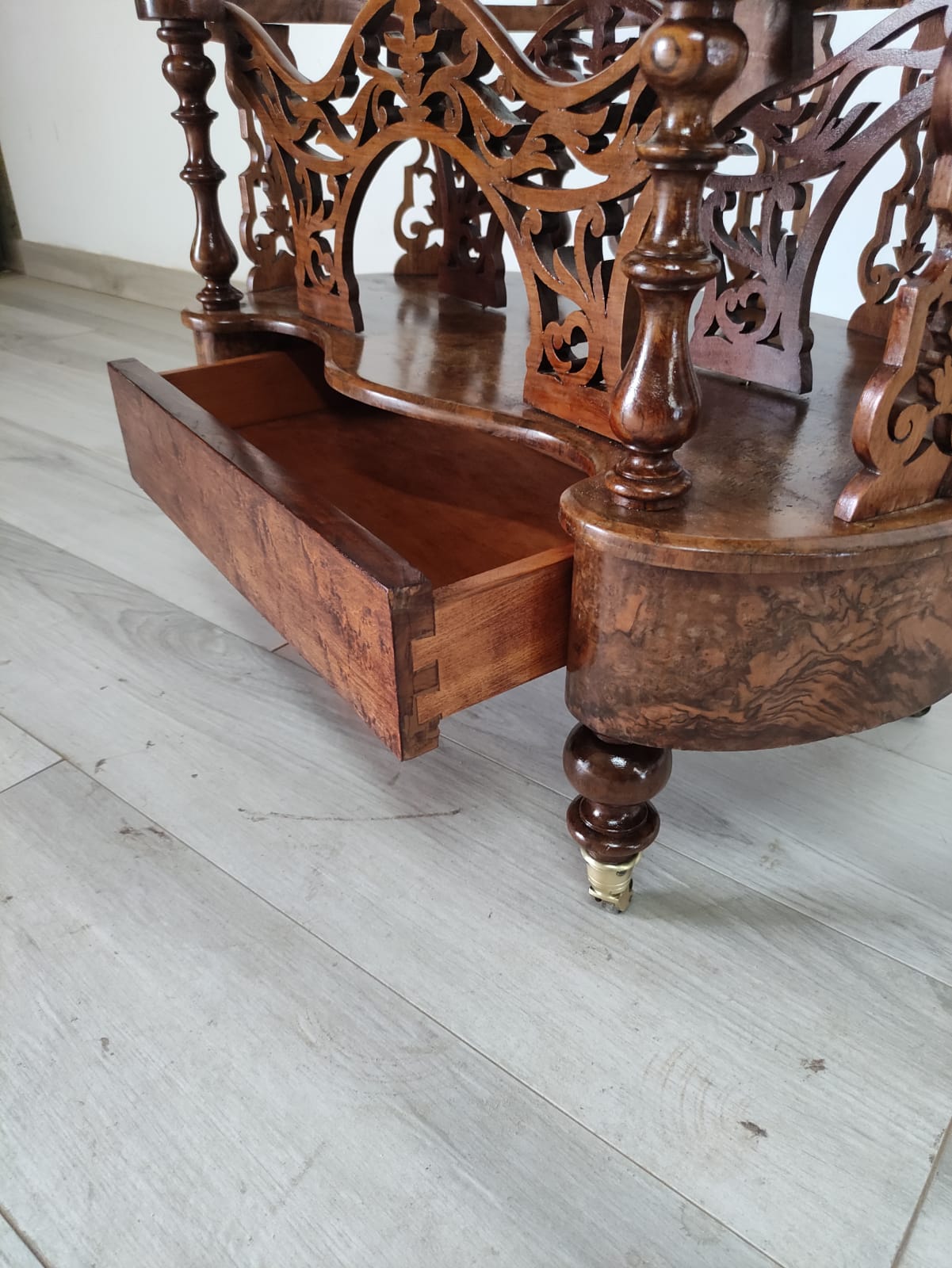 Tavolino vittoriano - immagine 9