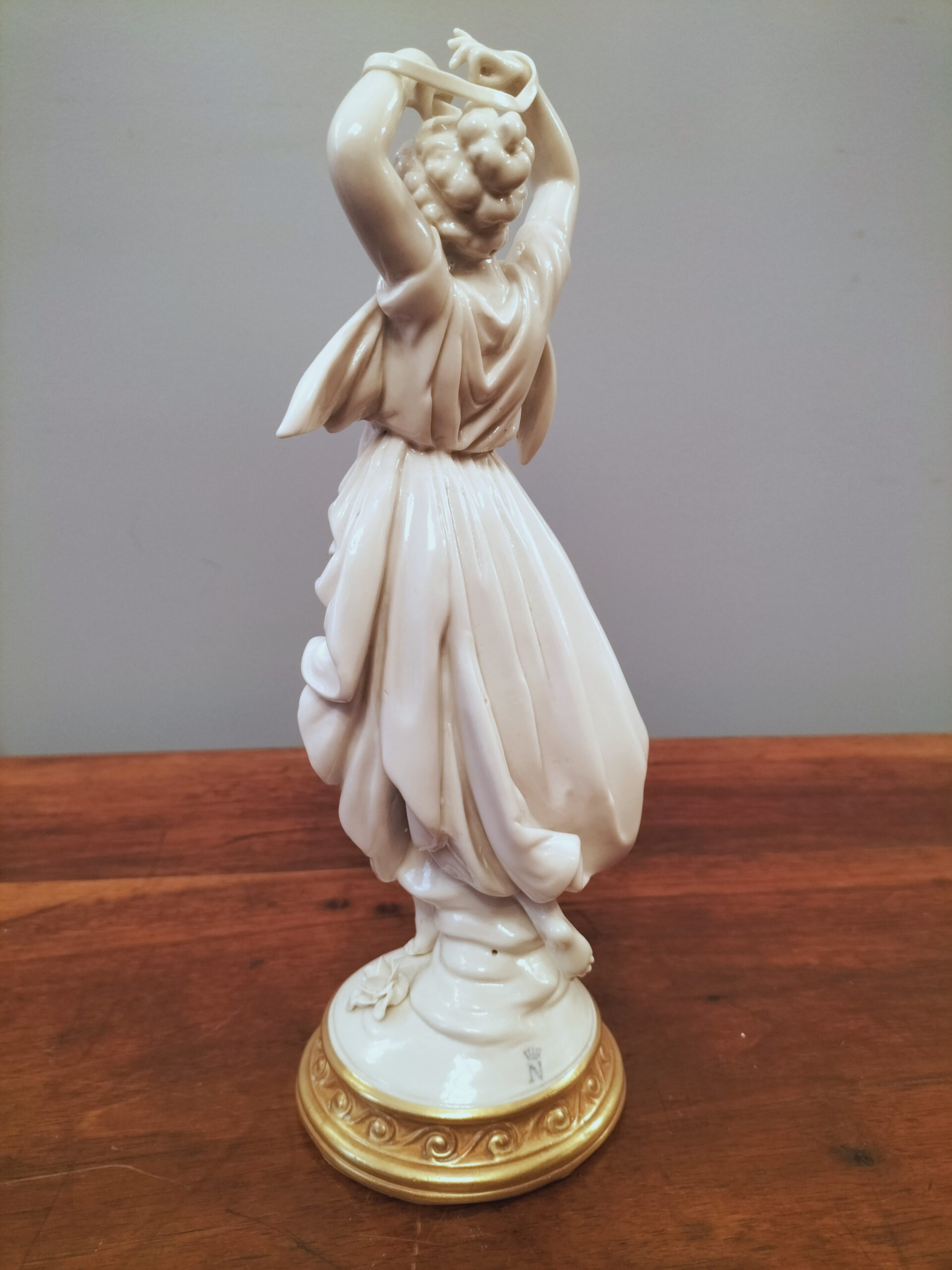 Coppia di danzatrici Capodimonte - immagine 7