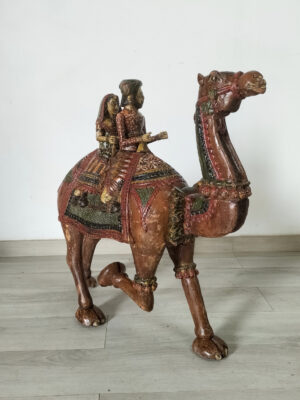 Cammello in masso di legno