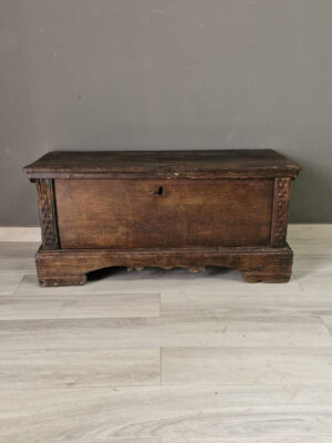 Cassapanca in castagno