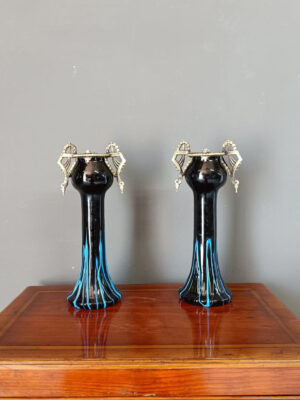 Coppia di portafiori in opalina