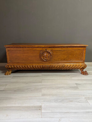 Cassapanca stile Rinascimento