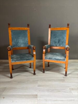 Coppia di poltrone capotavola