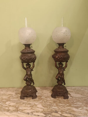 Coppia di lumi a petrolio