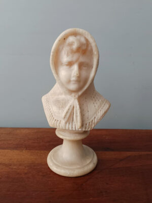 Busto raffigurante una fanciulla