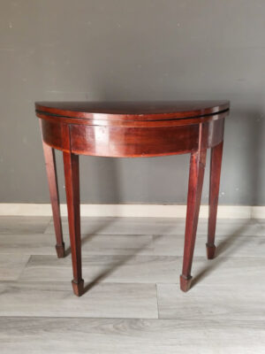 Piccola consolle a mezzaluna
